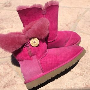 Hot pink Uggs size 7 lightly used.